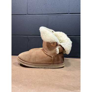 Ugg UGG Bailey Button Size 10 Sheepskin Boots 5803