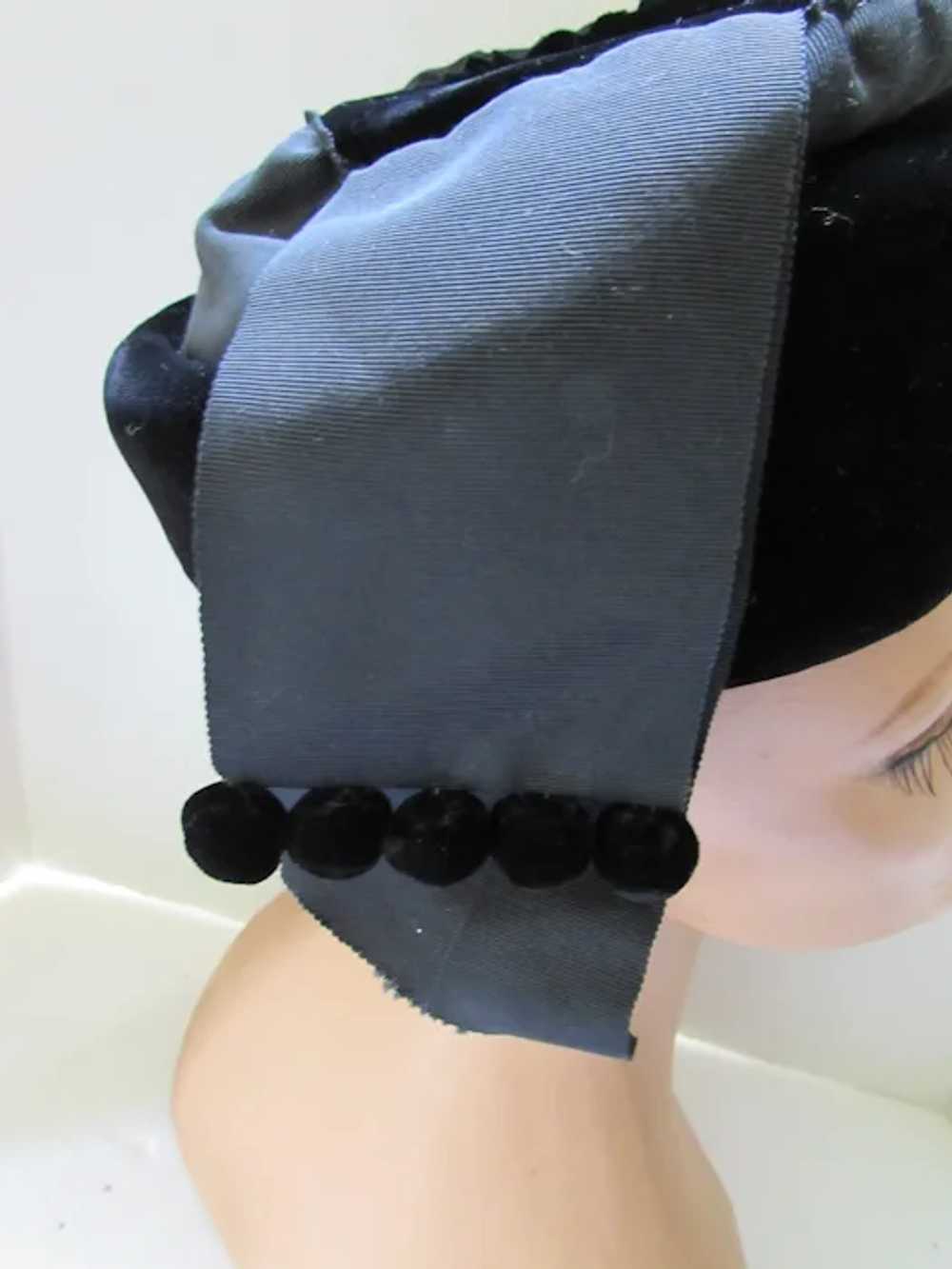 Mid-Century Black Velvet & Ribbon Toque Hat Cheni… - image 4