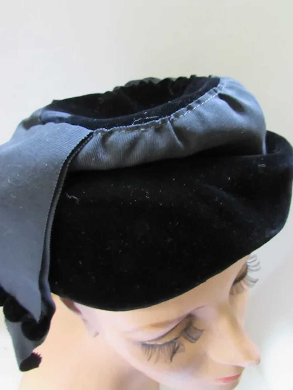 Mid-Century Black Velvet & Ribbon Toque Hat Cheni… - image 8