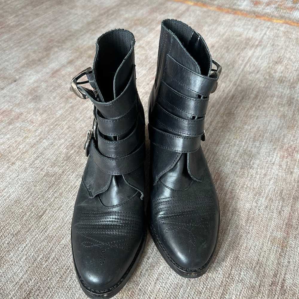 Black boots - image 2