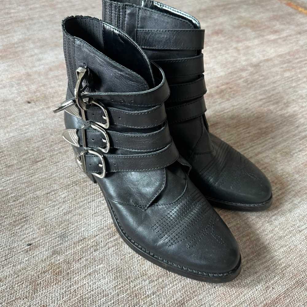 Black boots - image 3