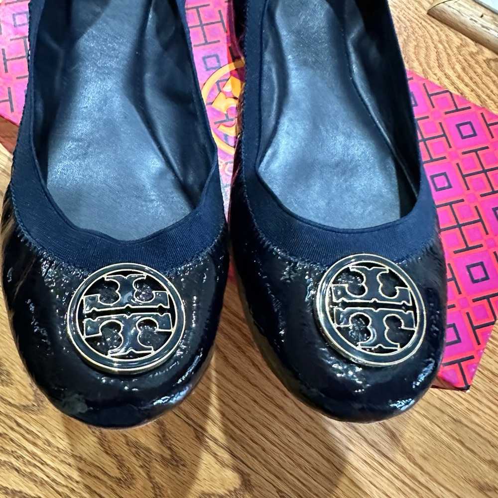 Tory Burch Caroline Naplak Elastic Patent  Leathe… - image 3