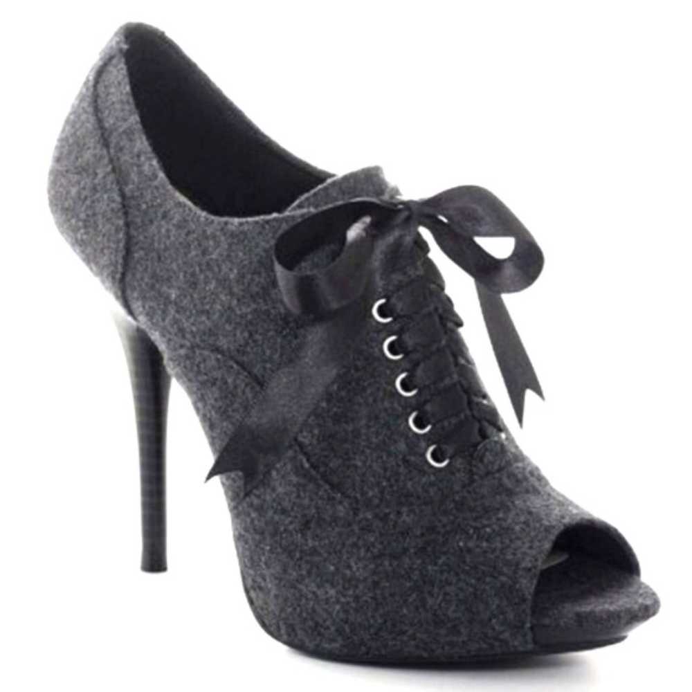 Camila Grey Wool Peep-Toe Lace-Up Shootie Sz 9M G… - image 1