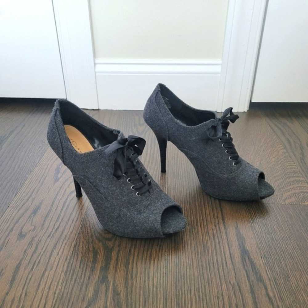 Camila Grey Wool Peep-Toe Lace-Up Shootie Sz 9M G… - image 5