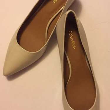 Beautiful Calvin Klein Off White Patent Leather P… - image 1