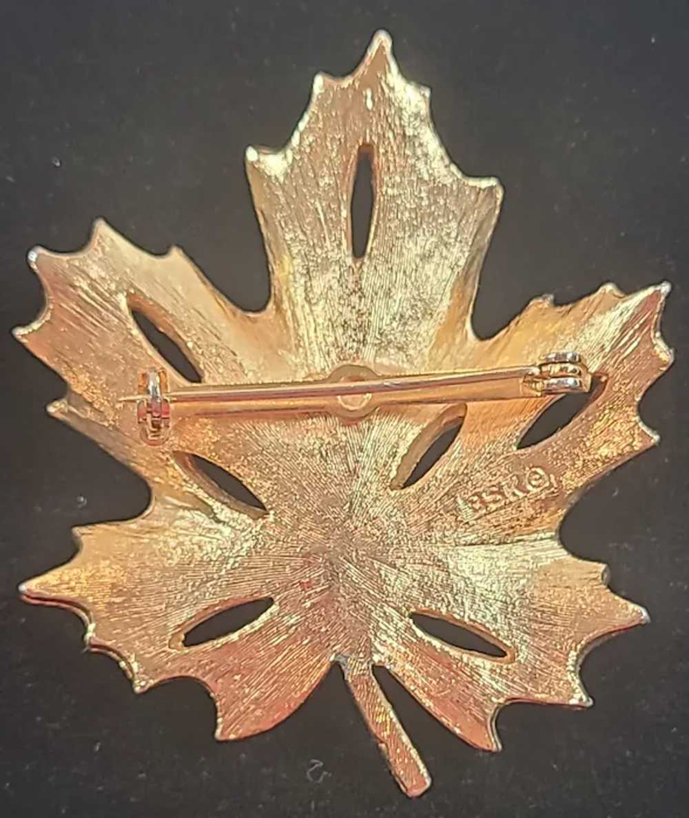 BSK Yellow Gold Tone Textured Maple Leaf Brooch P… - image 2