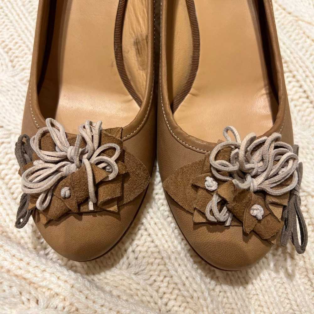 Suede tan Shoes with Flower Details Kitten Heels - image 9