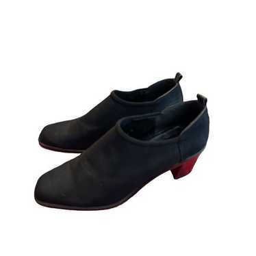Donald Pliner Black Stretch Nylon Leather Heel Pu… - image 1