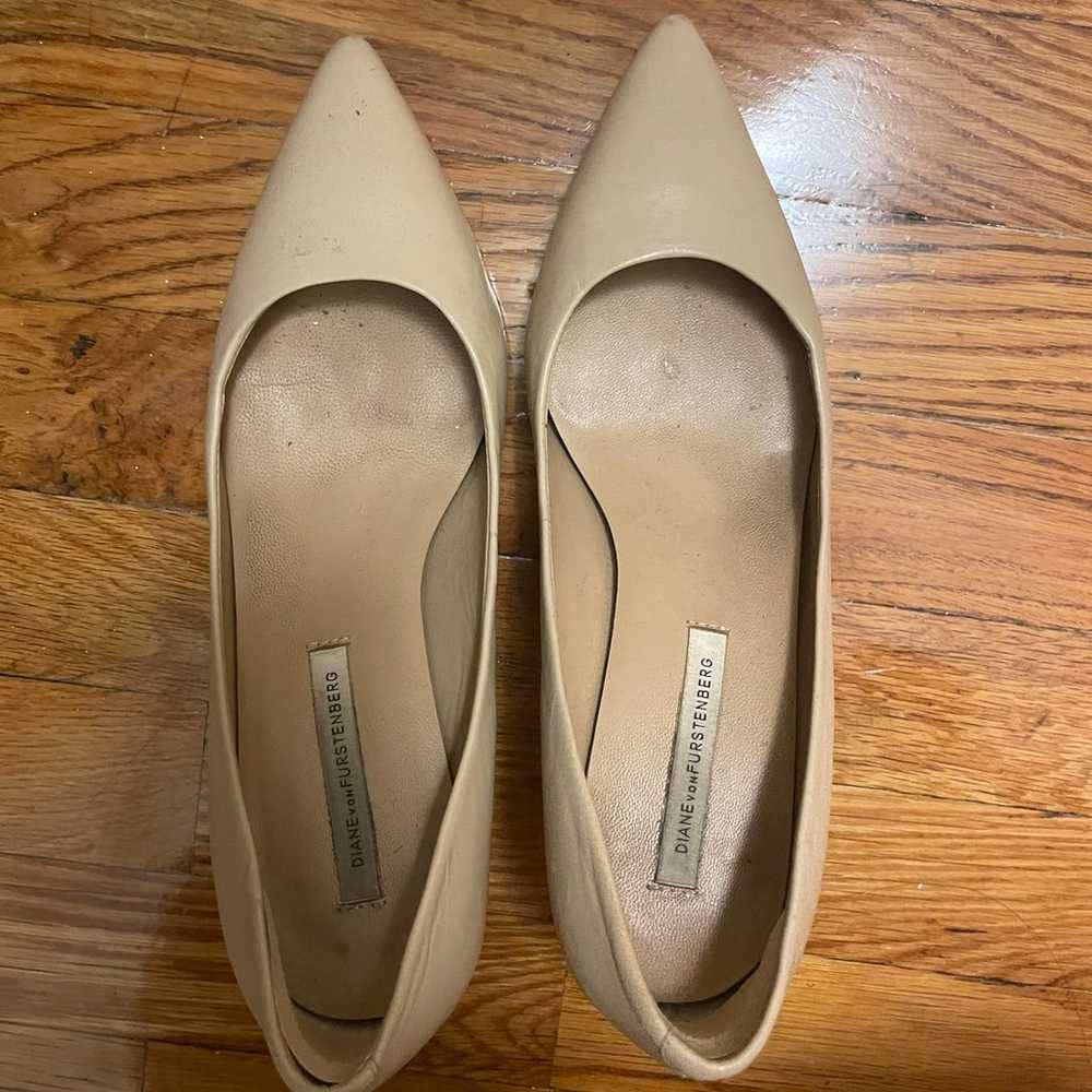 DVF nude heels 7.5 - image 2