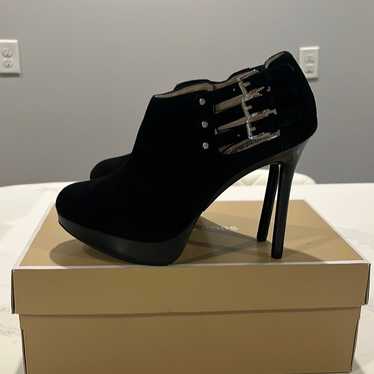 Michael Michael kors Like new suede hills size 7 - image 1