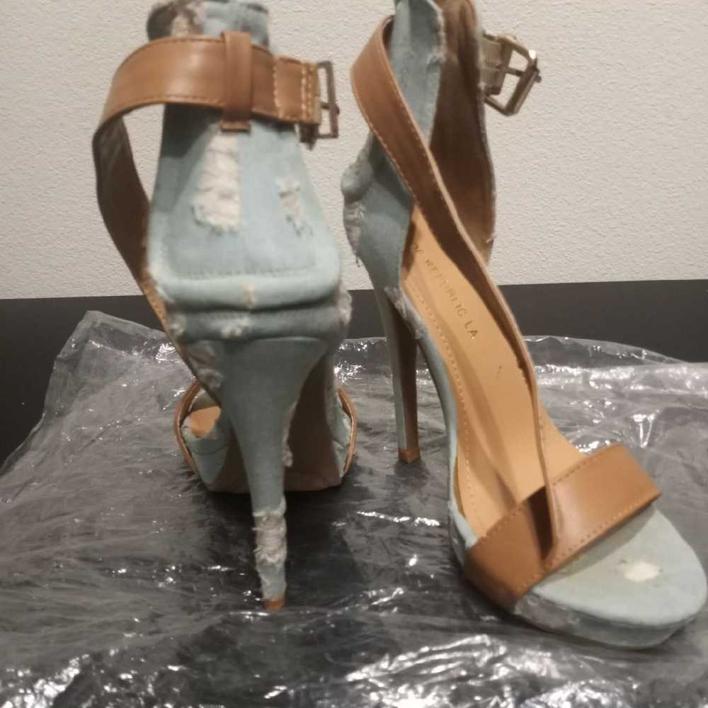 heels size 6 1/2 - image 4