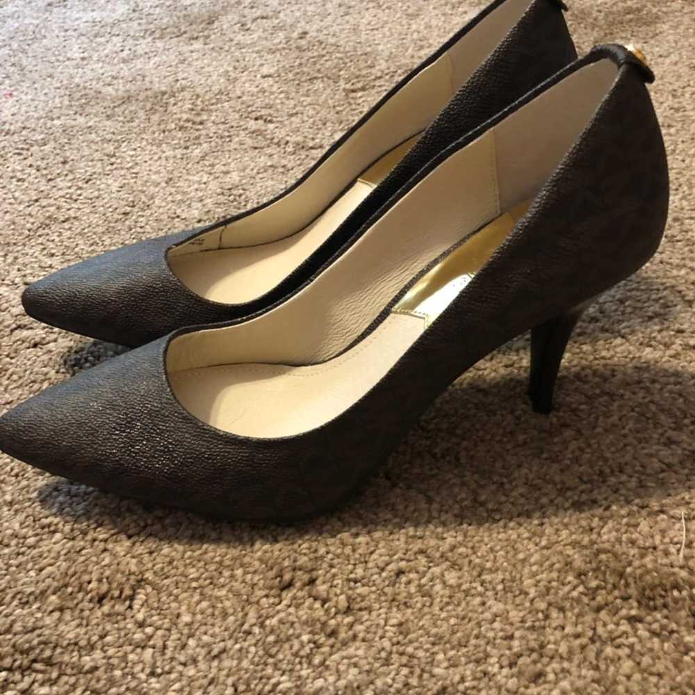 authentic- MICHAEL Michael Kors pumps - image 2