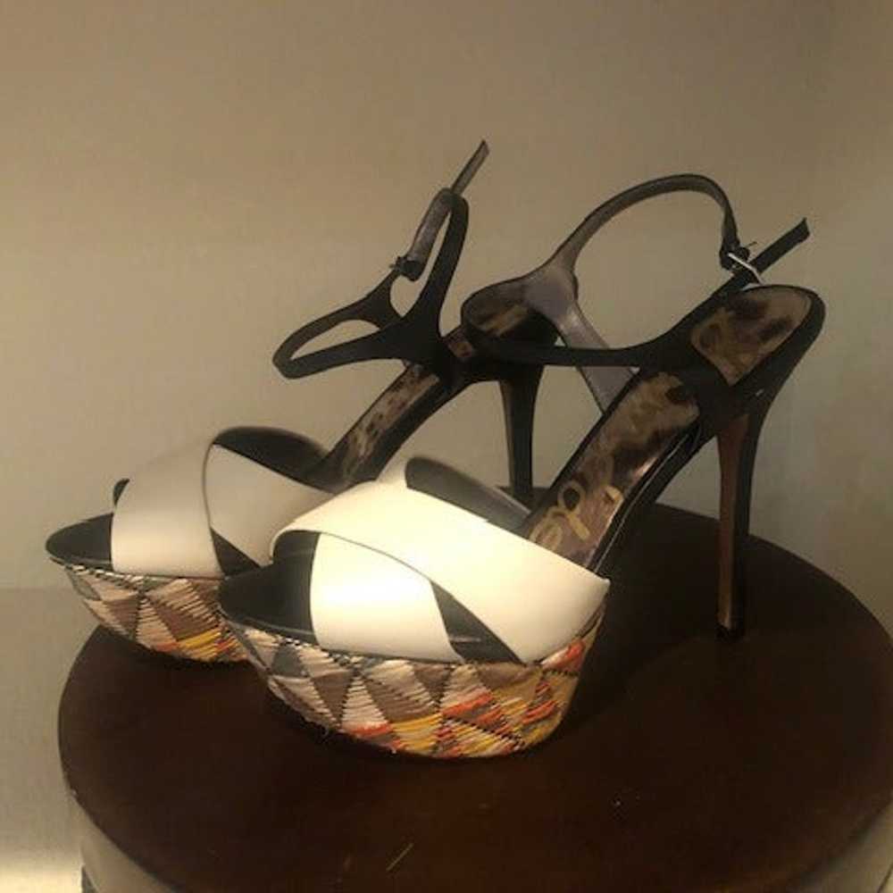 Crisscross leather textured heels - image 4