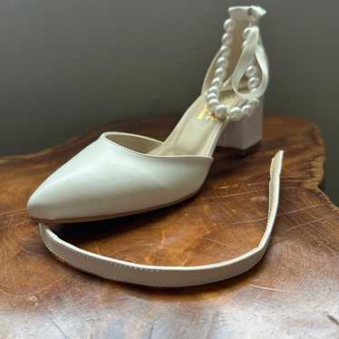 white wedding shoes: never worn