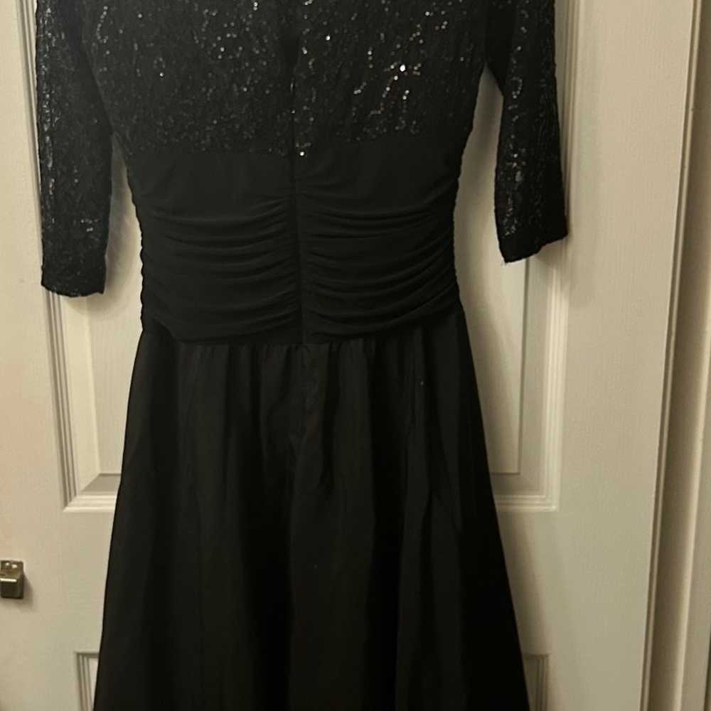 JESSICA HOWARD DRESS. UPPER BODY LACE & SEQUIN. S… - image 1