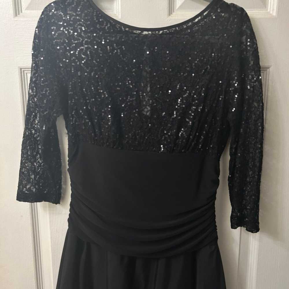 JESSICA HOWARD DRESS. UPPER BODY LACE & SEQUIN. S… - image 2