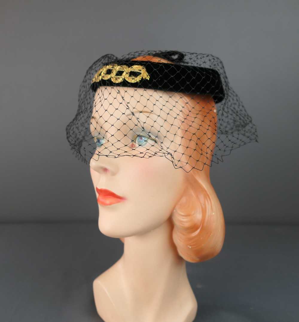 Vintage Black Velvet Ring Hat with Veil & Gold Tr… - image 3