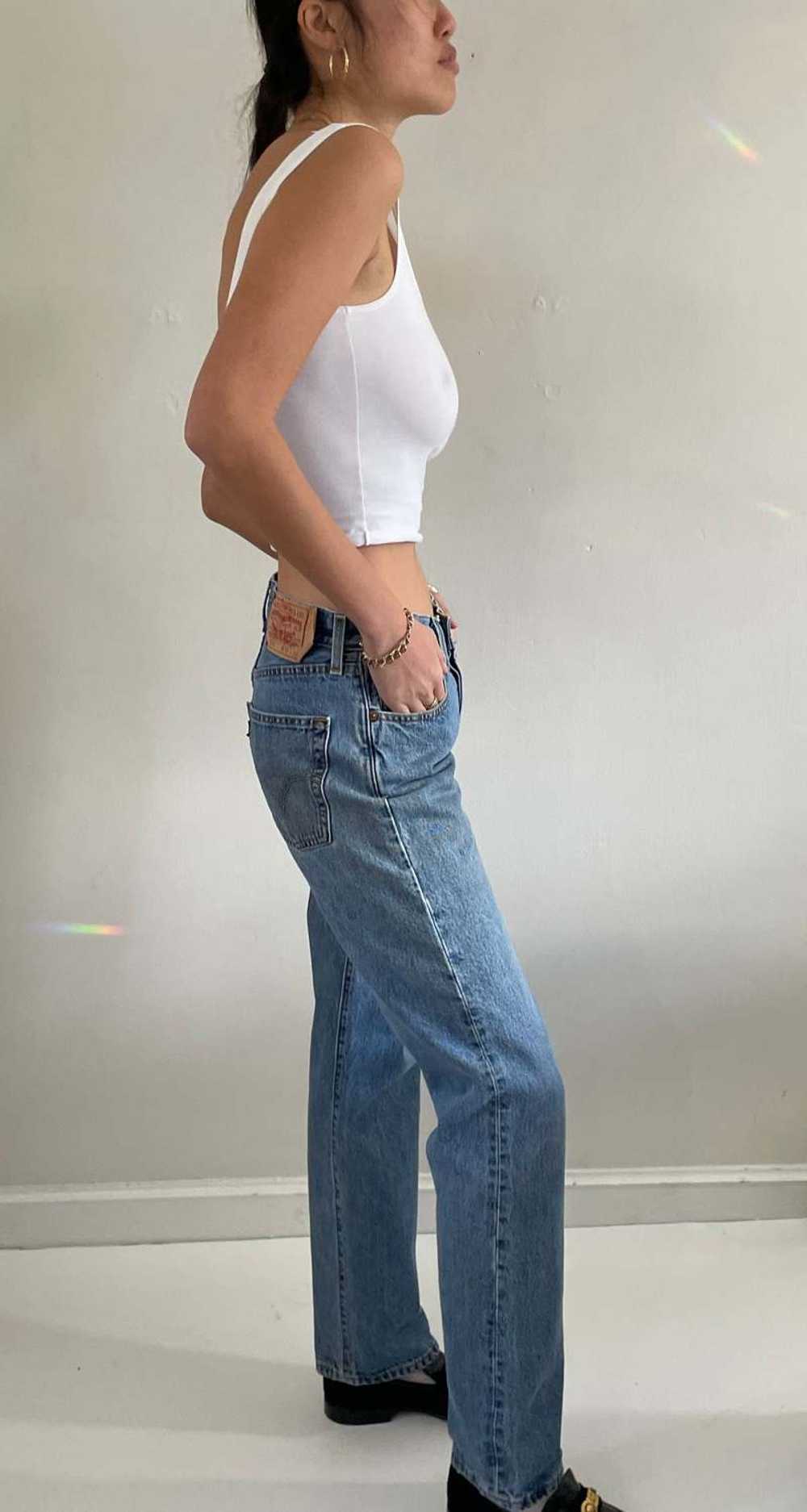vintage Levi's 501 button fly jeans - image 5