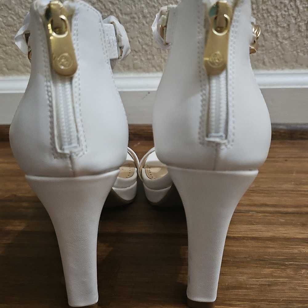 Adrienne Vittadini White T- Strap Gold Chain Heel - image 4