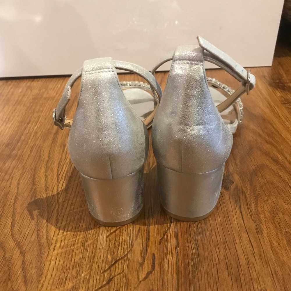 Badgley Mischka silver embellished sandals - image 8