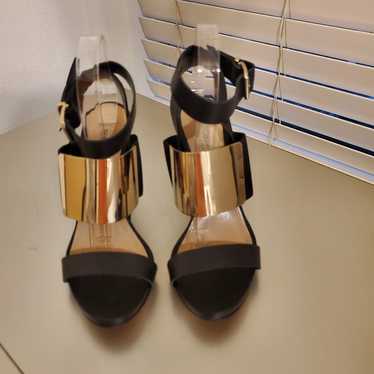 Bcbgmaxazria black/gold heels
