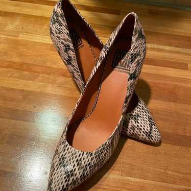 Pour La Victoire Snakeskin Heels