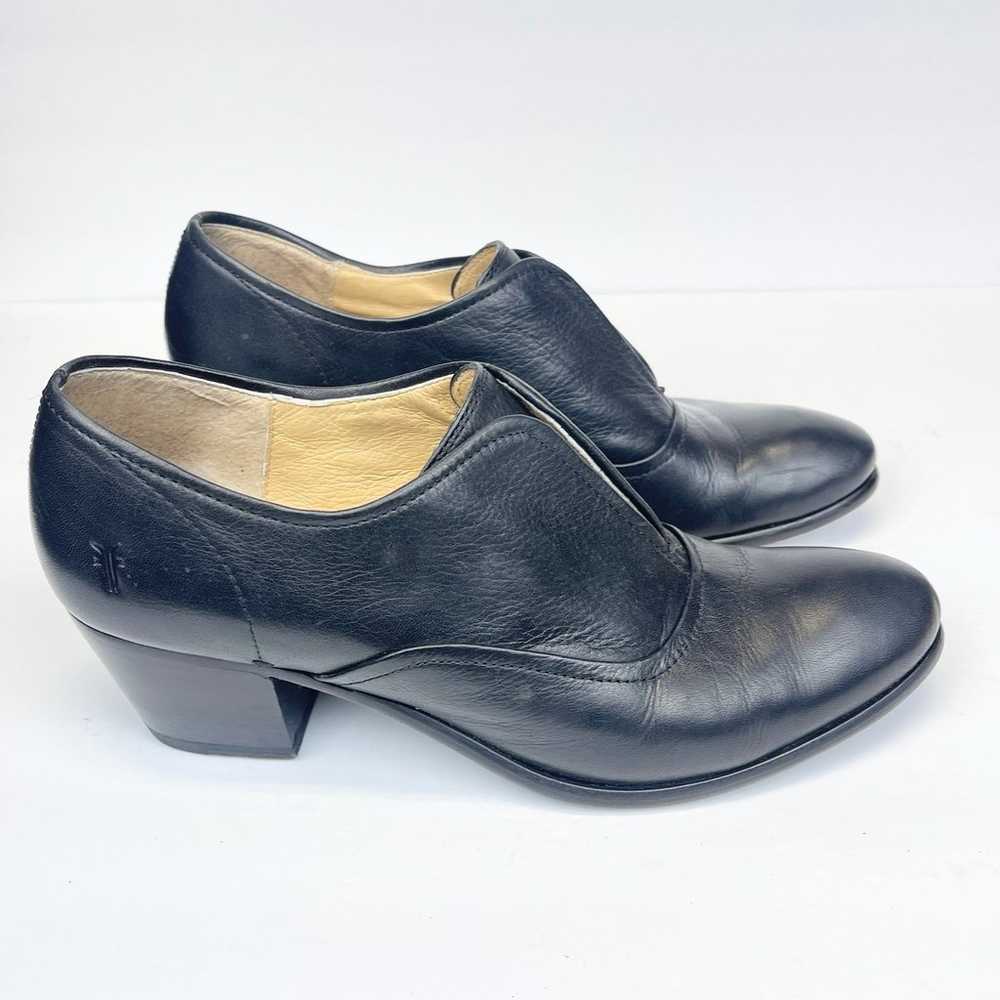 Frye Courtney Slip On Soft Black Leather Shooties… - image 1