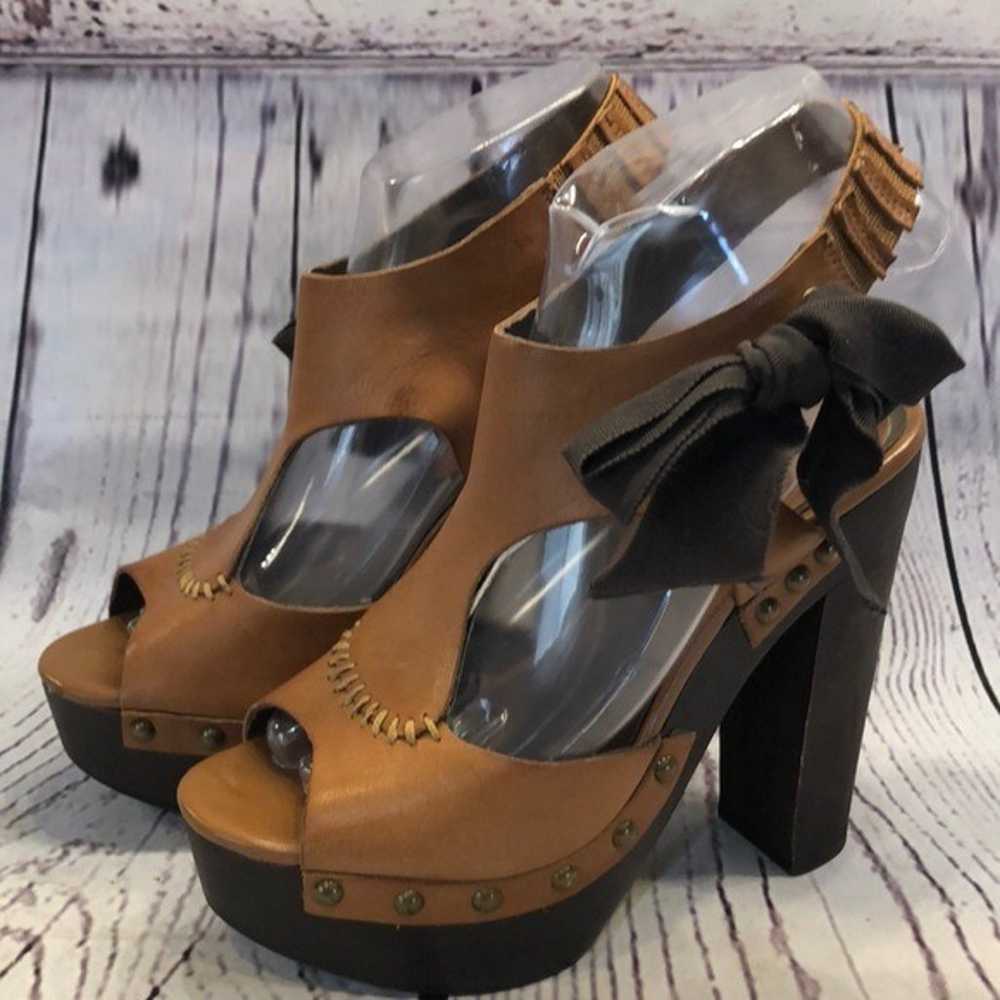 Hinge wooden chunky heel platform shoes - image 1