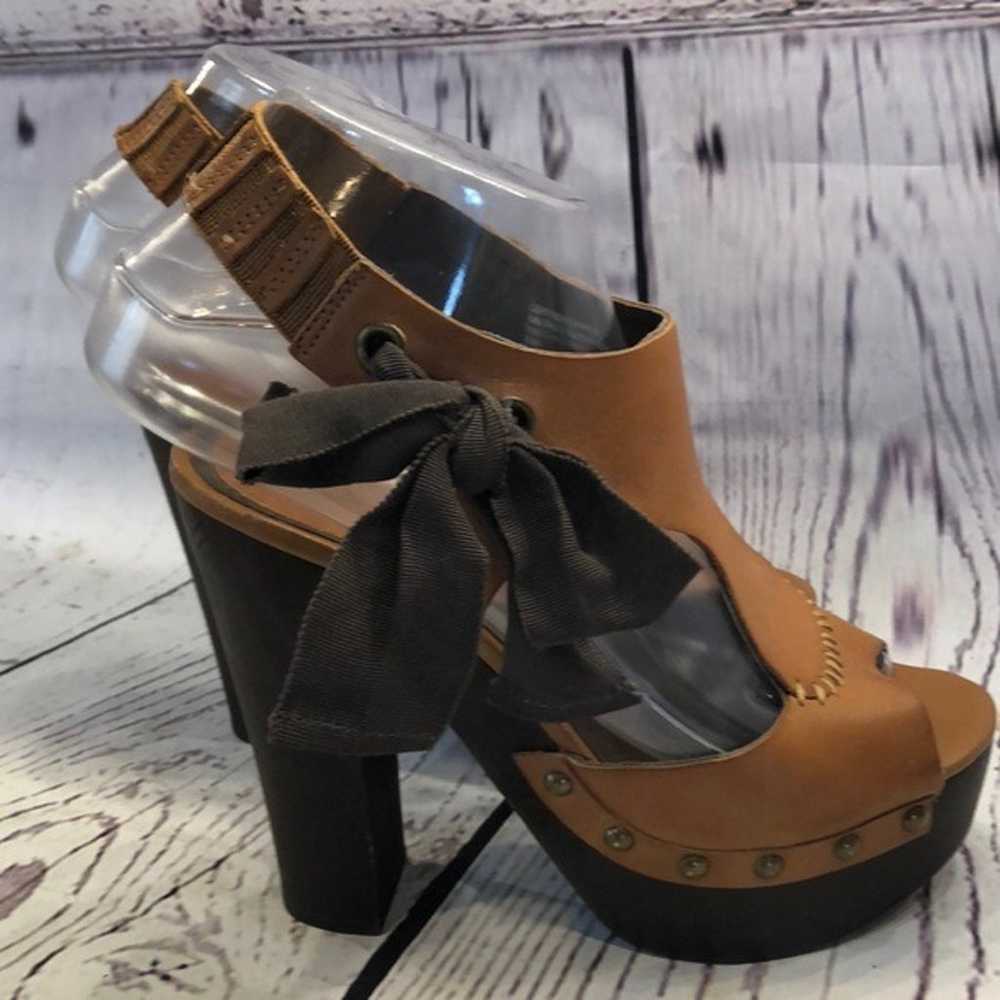 Hinge wooden chunky heel platform shoes - image 3