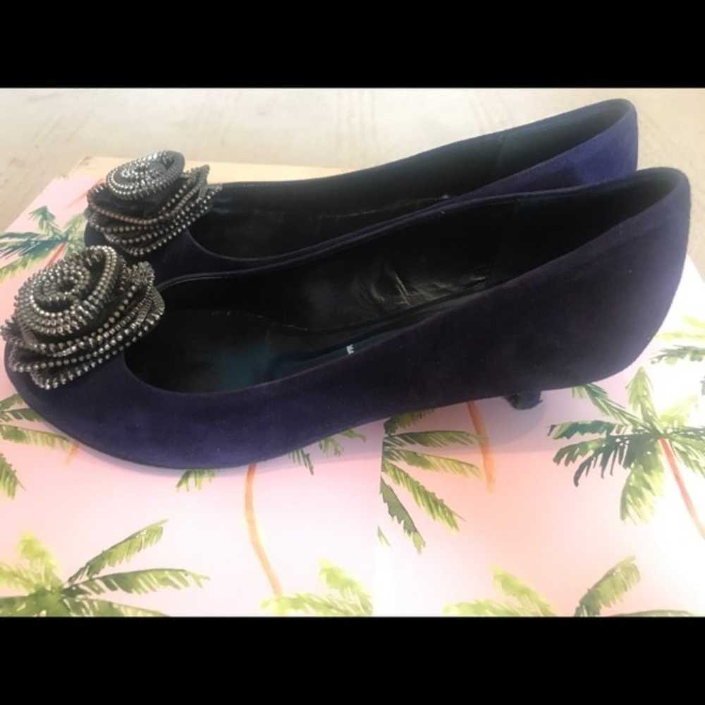 BUTTER SONYA NAVY SUEDE PUMPS ZIPPER ROSETTE 7M - image 3