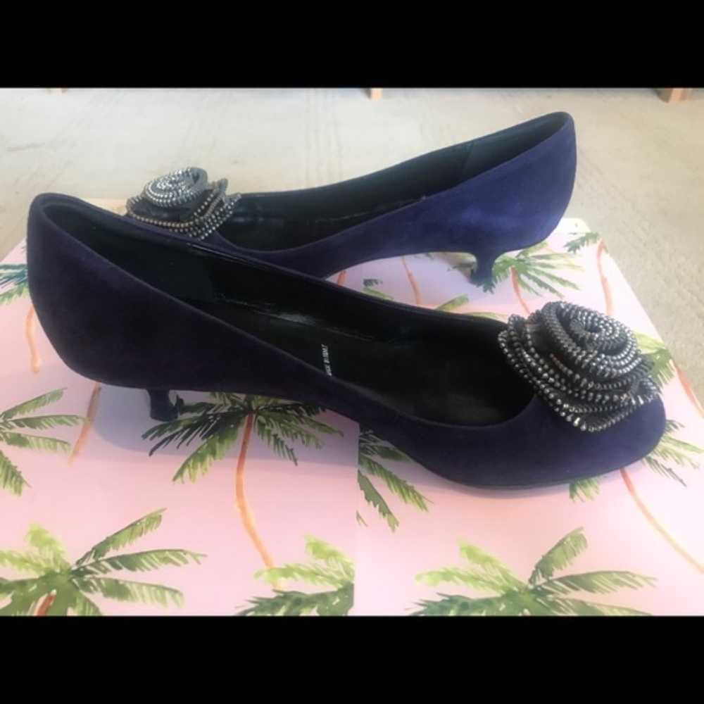 BUTTER SONYA NAVY SUEDE PUMPS ZIPPER ROSETTE 7M - image 7