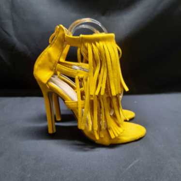 NWOB Party Shoe Queen Mustard Suede Fringe Stilett