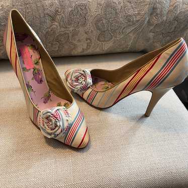 NWOB Betsy Johnson rosette embellished stilettos … - image 1