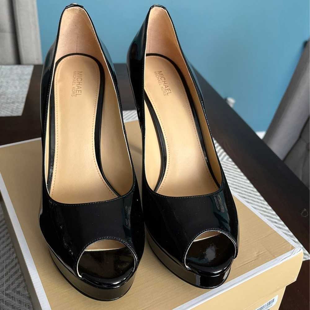 michael kors platform pumps