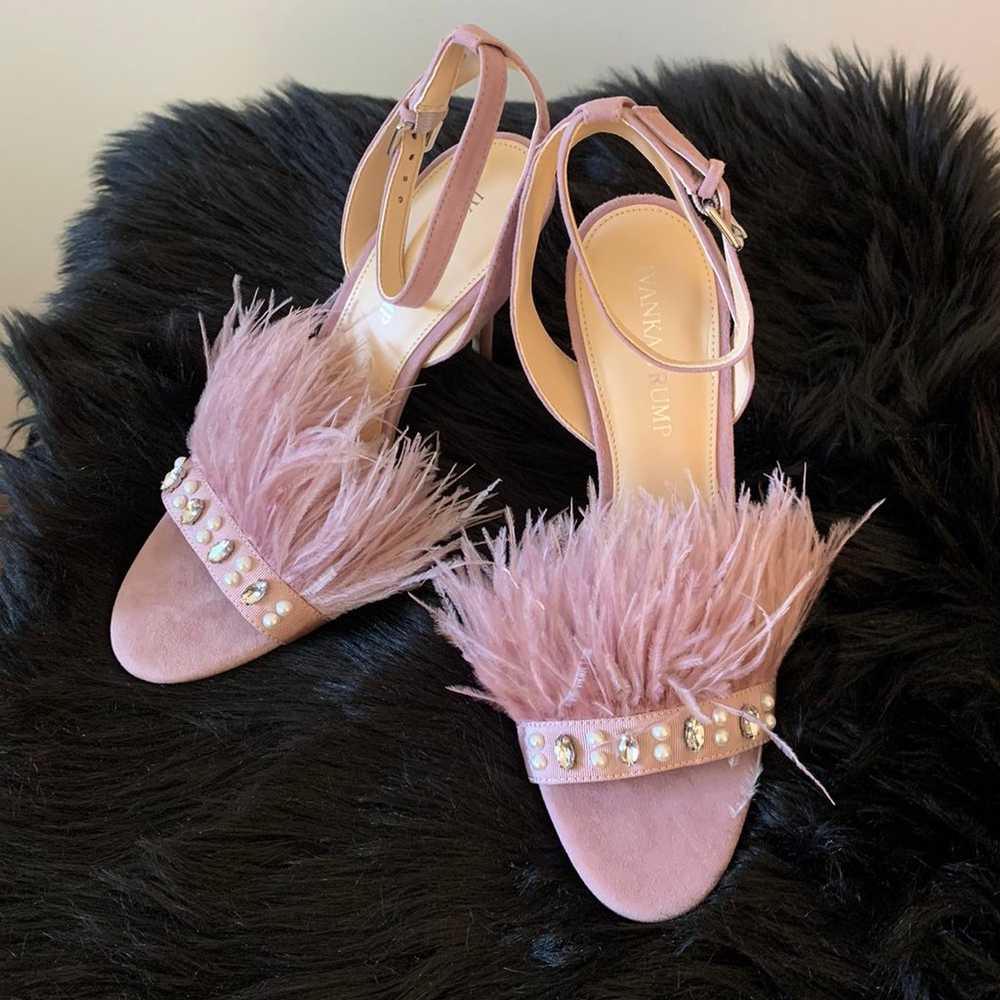 New 8.5 Pink Ivanka Trump Feather Heels - image 4