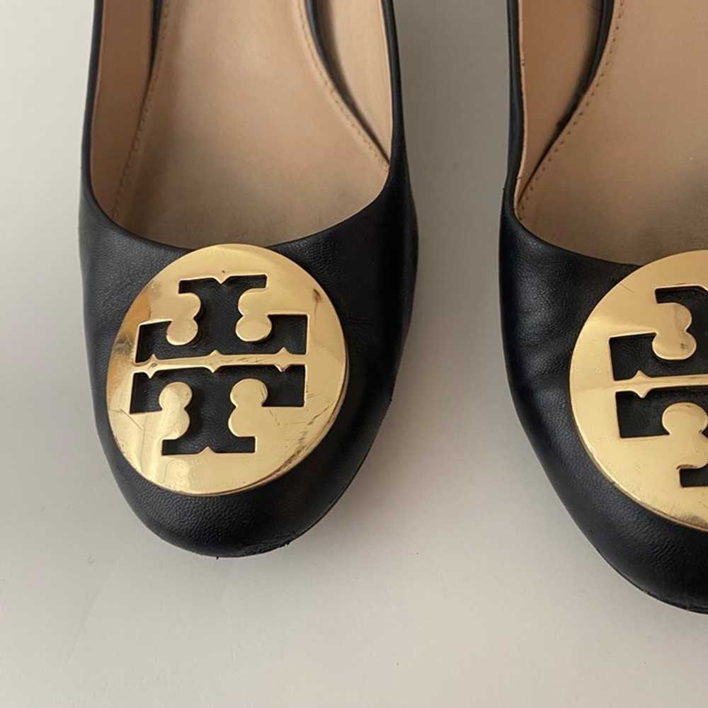 Tory Burch Black Gold Logo Pumps Heels Shoes - image 8