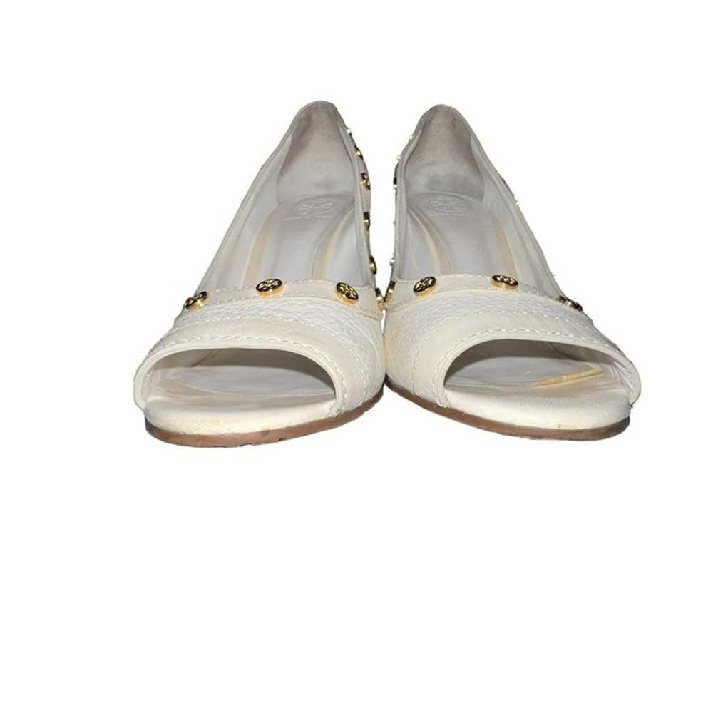 TORY BURCH NELSON TUMBLED LEATHER WHITE STUD WEDG… - image 3
