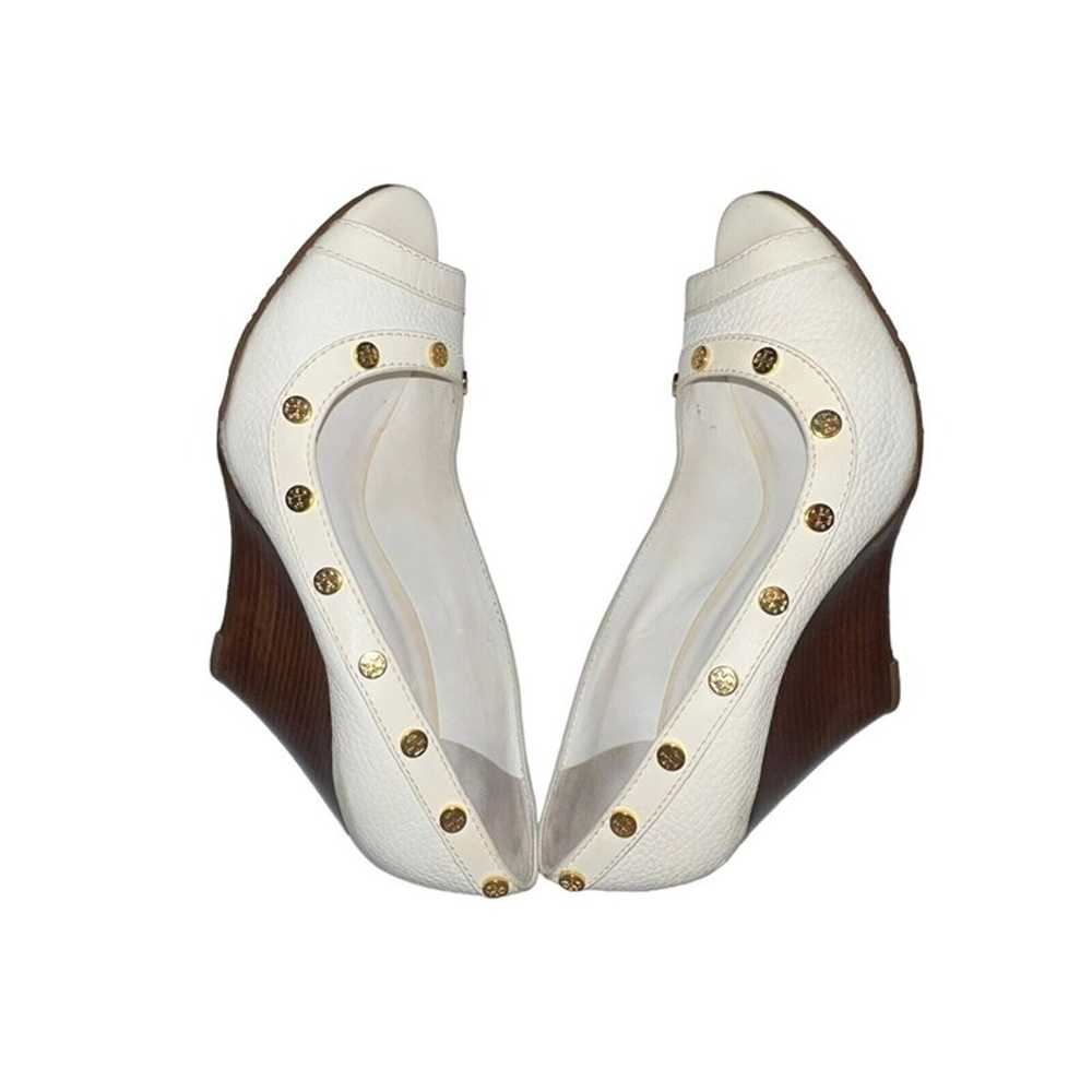 TORY BURCH NELSON TUMBLED LEATHER WHITE STUD WEDG… - image 5