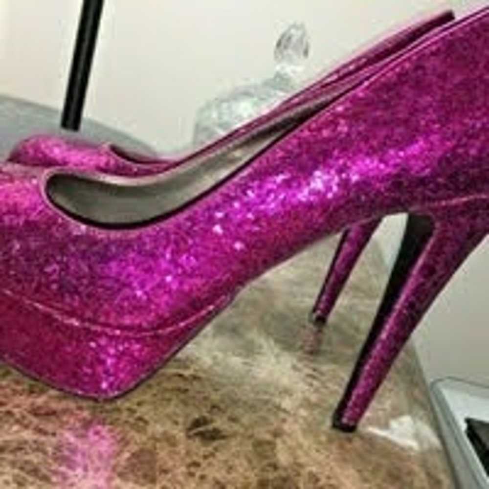 *RARE* $145 GUESS Glitter Barbiecore Pumps Glamor… - image 3