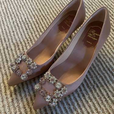 Roger vivier style flower strass pumps