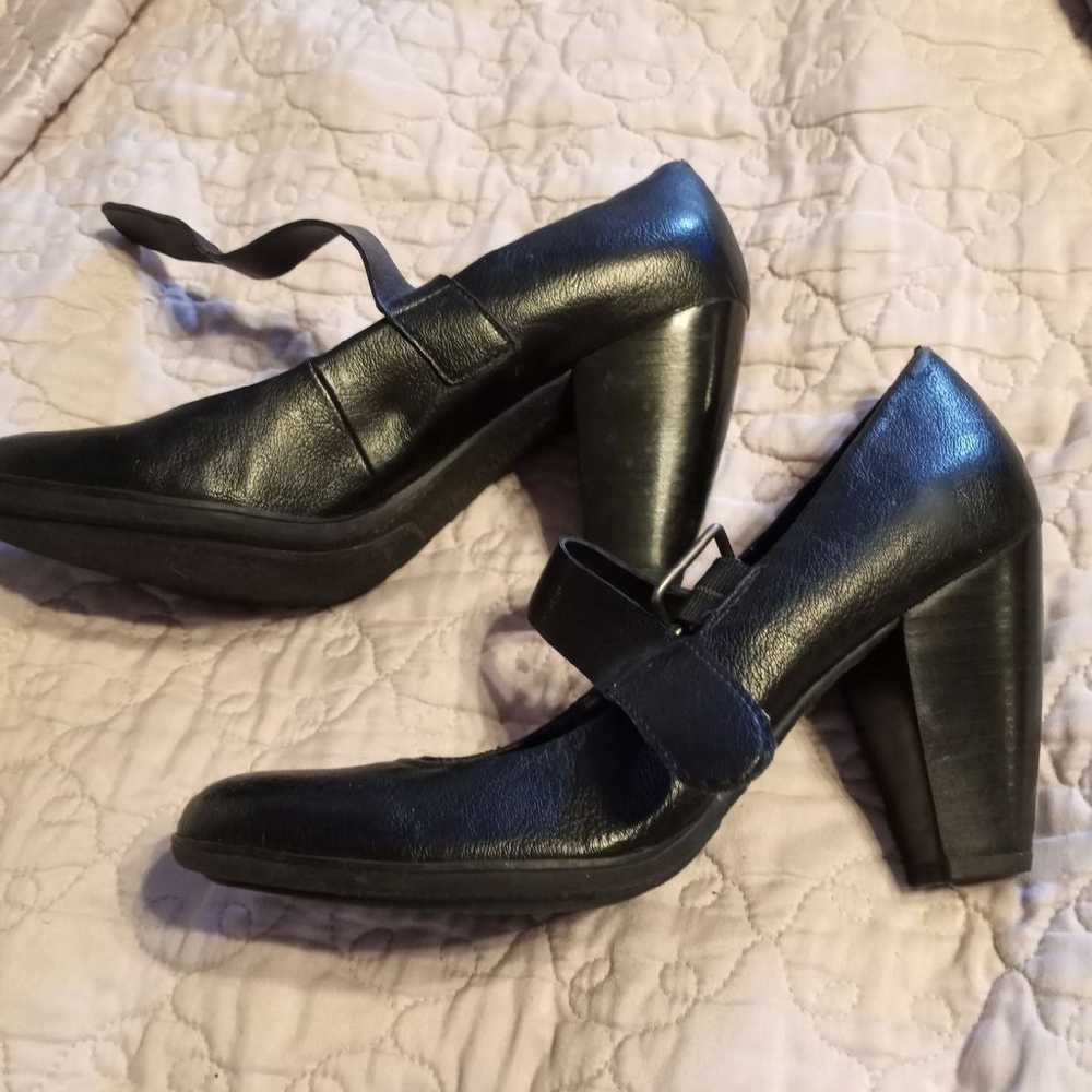 Leather heeled shoes - image 3