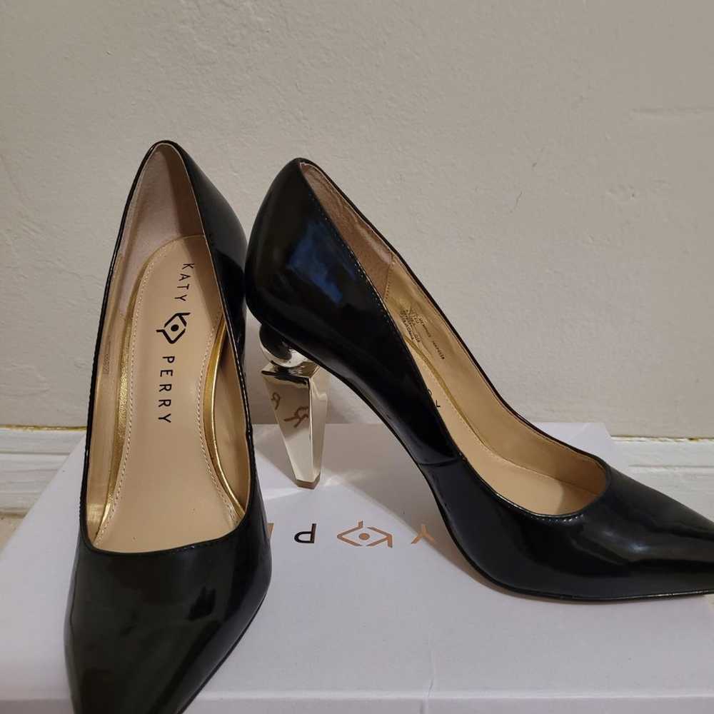 black pumps - image 7