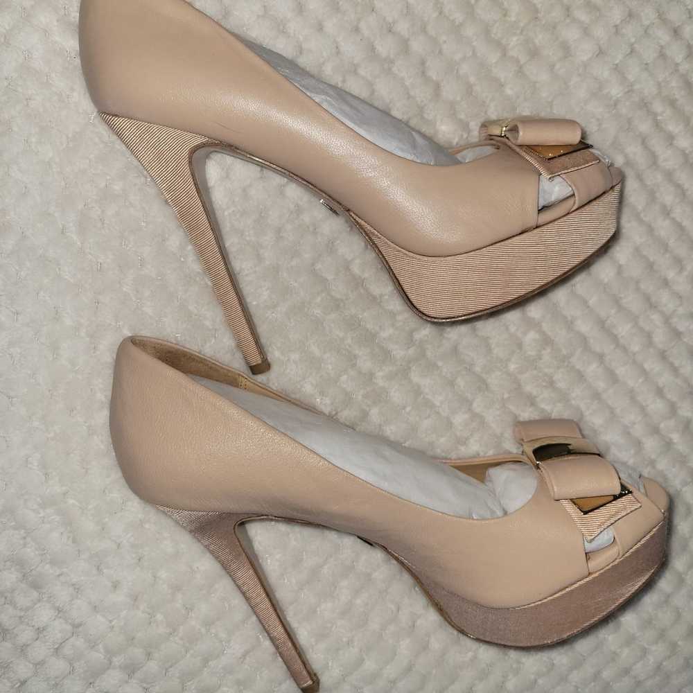 Selling My BADGLEY MISCHKA HEELS SIZE 9. Only had… - image 10