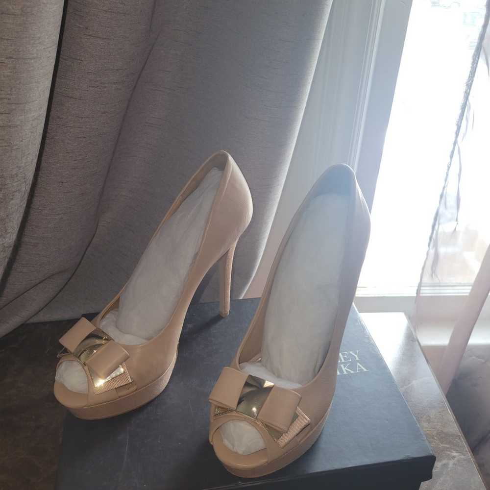 Selling My BADGLEY MISCHKA HEELS SIZE 9. Only had… - image 7