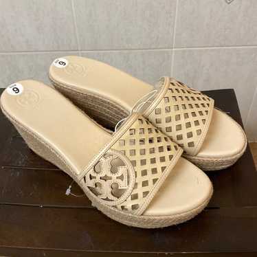 Tory Burch Thatched Perforated Wedge Pale