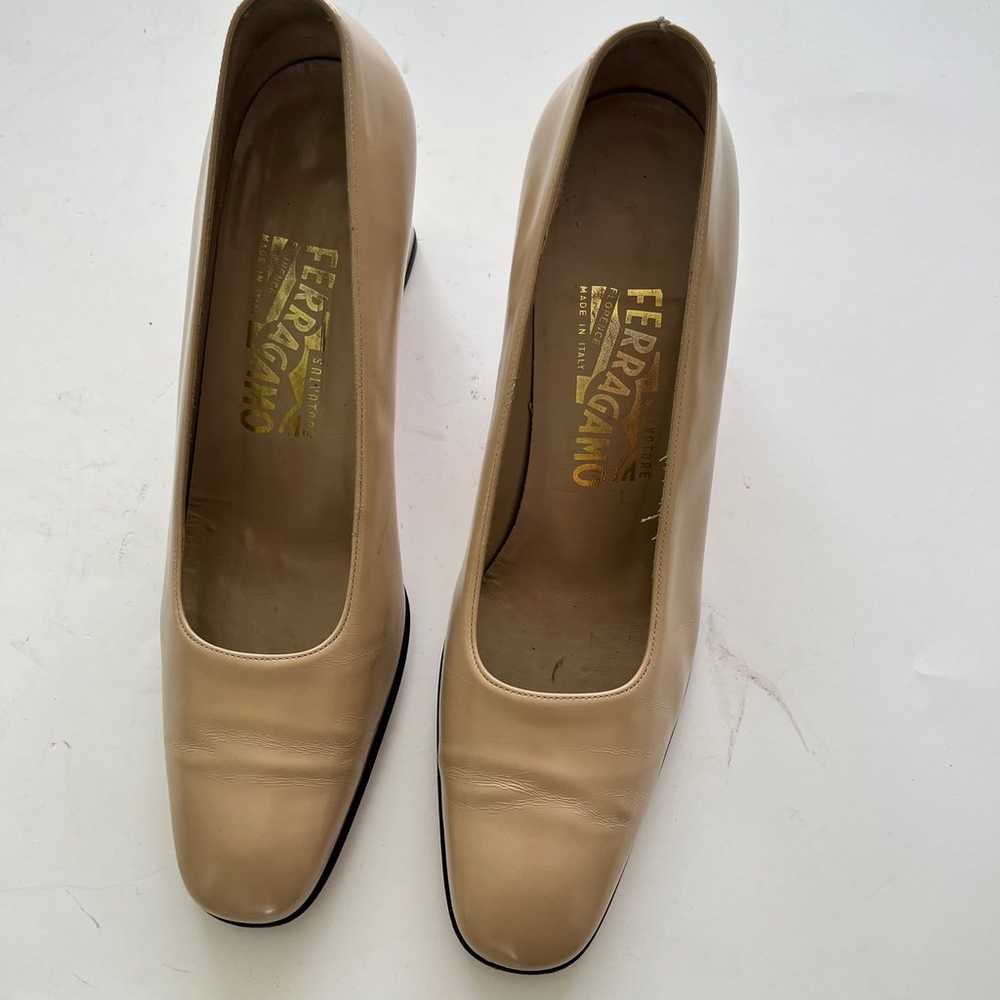 Salvatore Ferragamo Beige Leather pumps size 7 B … - image 1