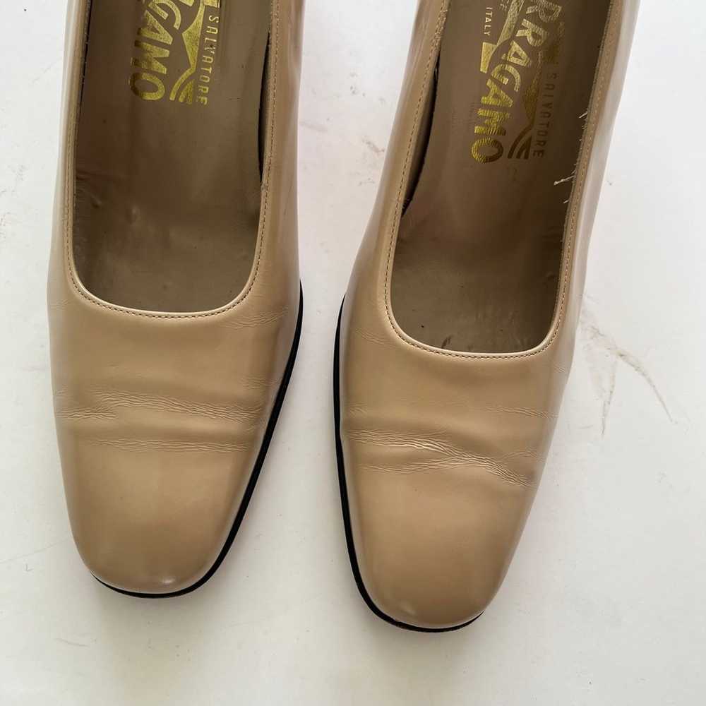 Salvatore Ferragamo Beige Leather pumps size 7 B … - image 3