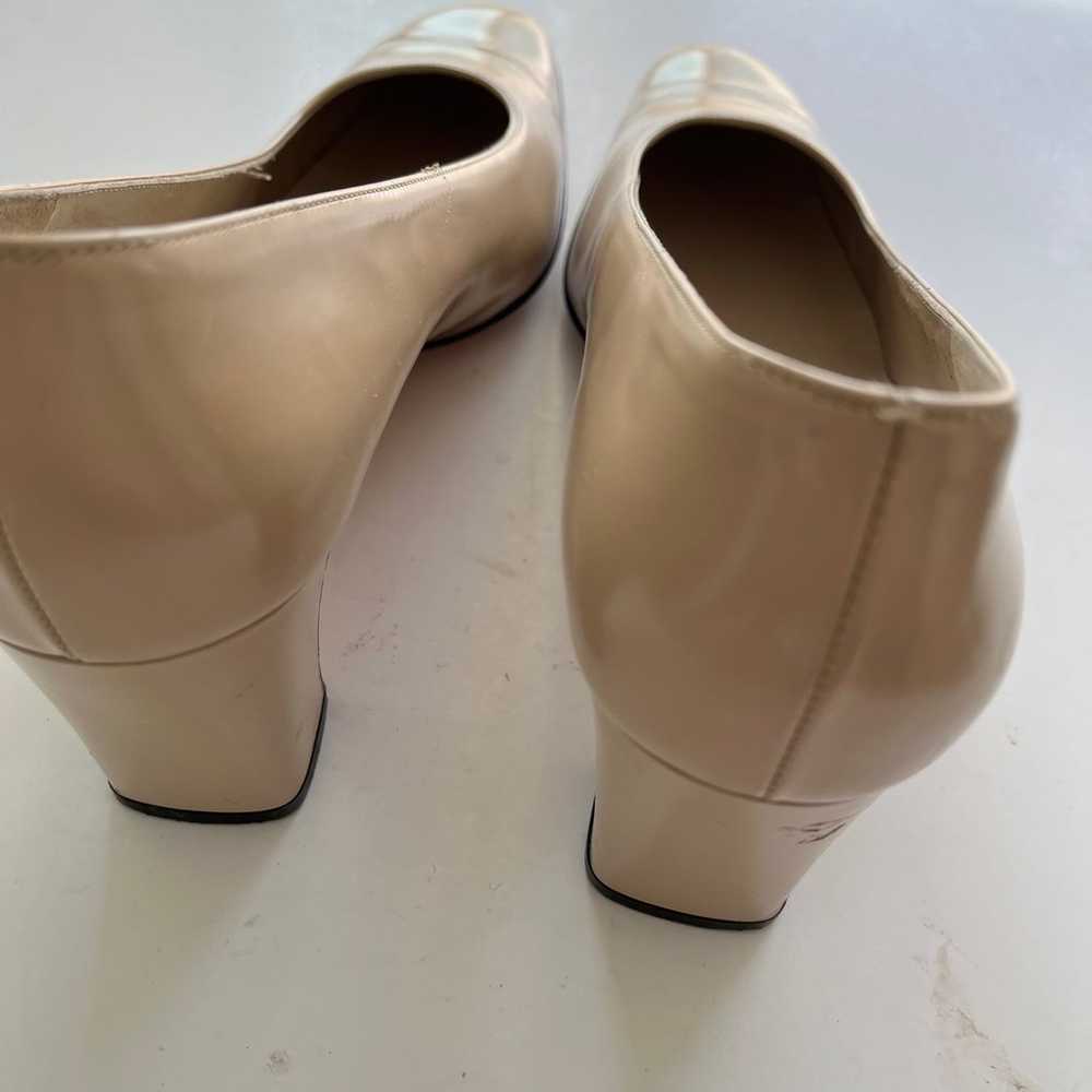 Salvatore Ferragamo Beige Leather pumps size 7 B … - image 7