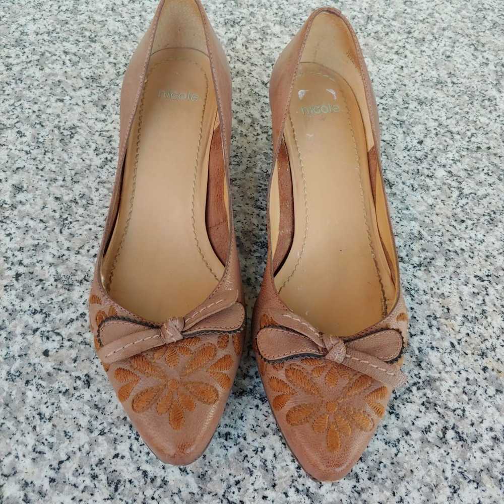 Nicole leather brown tan kitten heels embroidered - image 11