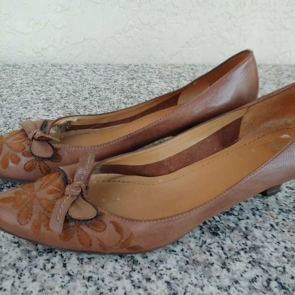 Nicole leather brown tan kitten heels embroidered - image 2